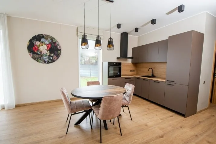 Izīrē māju, Lauku iela 2, Ādažu novads, Ādaži / 1 500 € 3
