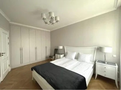 Pārdod dzīvokli, Pērnavas iela 41, Rīga, Labais krasts, Centrs / 155 730 € 1