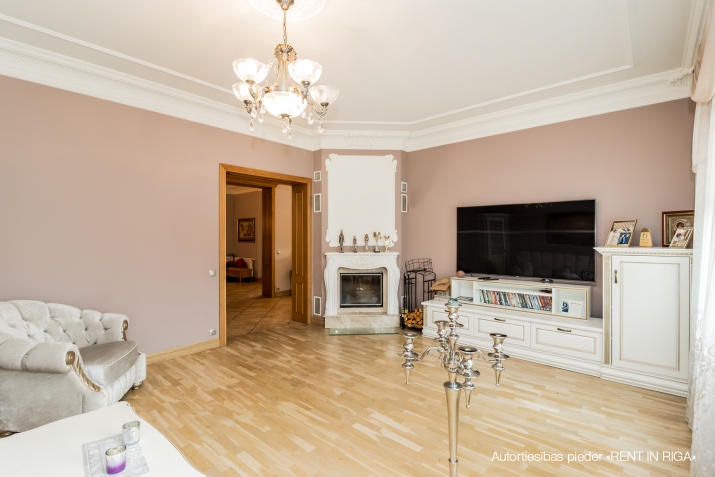 Izīrē māju, Mēmeles iela 50B, Mārupes novads / 7 500 € 1