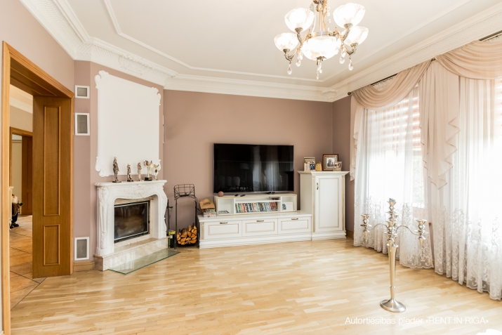 Izīrē māju, Mēmeles iela 50B, Mārupes novads / 7 500 € 2