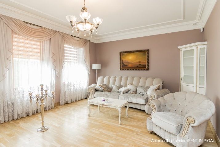 Izīrē māju, Mēmeles iela 50B, Mārupes novads / 7 500 € 3