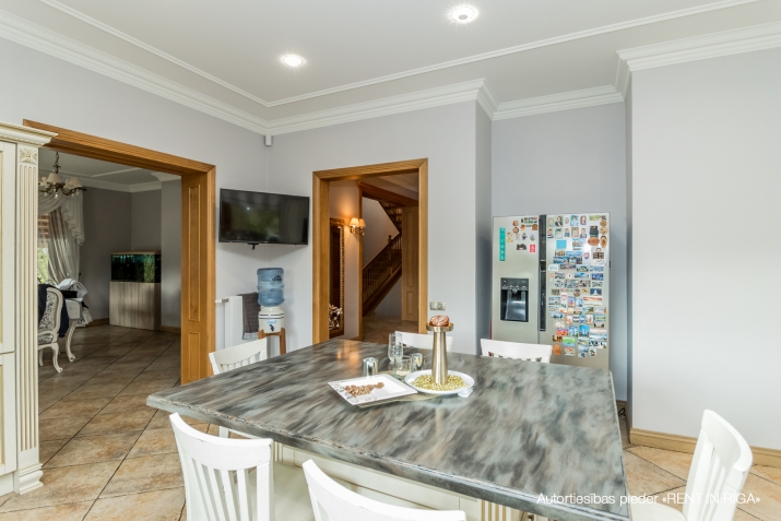 Izīrē māju, Mēmeles iela 50B, Mārupes novads / 7 500 € 5