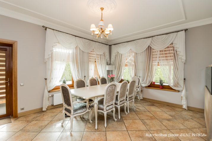 Izīrē māju, Mēmeles iela 50B, Mārupes novads / 7 500 € 6