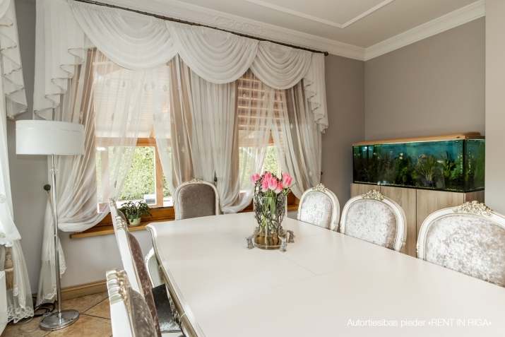 Izīrē māju, Mēmeles iela 50B, Mārupes novads / 7 500 € 7