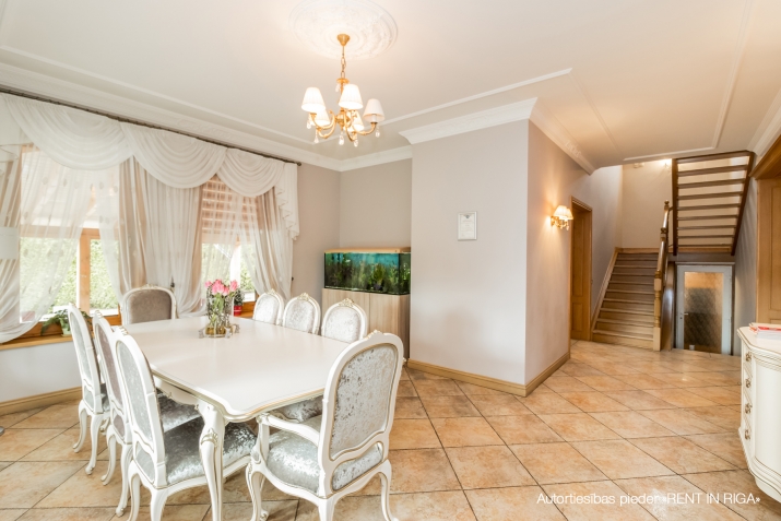 Izīrē māju, Mēmeles iela 50B, Mārupes novads / 7 500 € 8