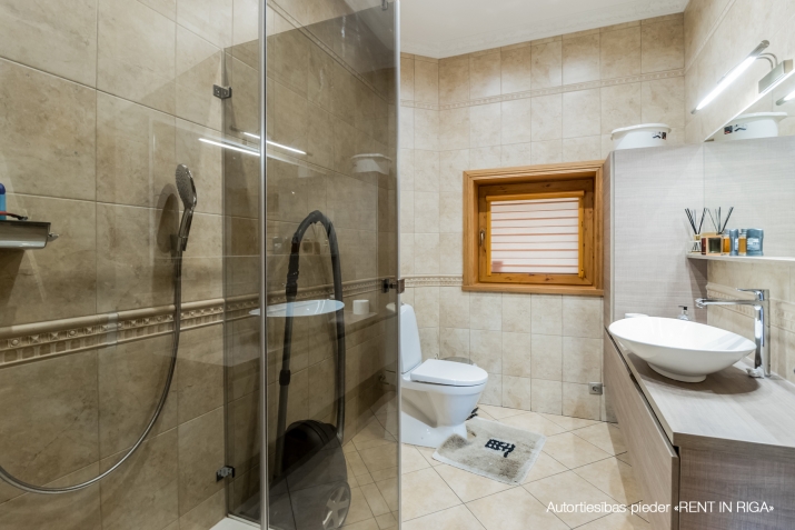 Izīrē māju, Mēmeles iela 50B, Mārupes novads / 7 500 € 10