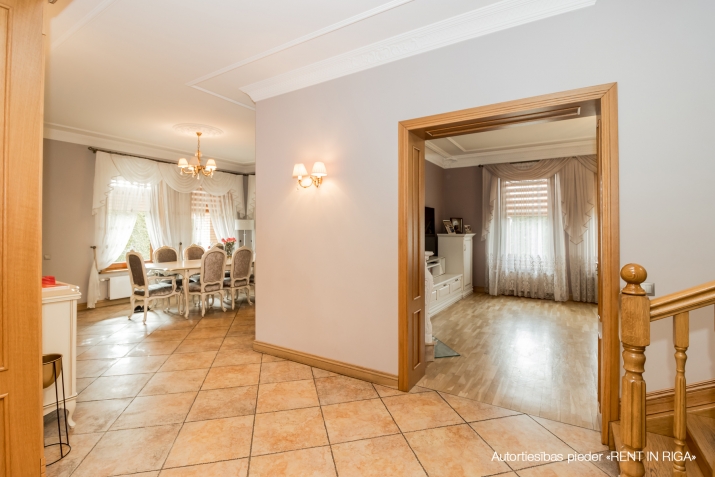 Izīrē māju, Mēmeles iela 50B, Mārupes novads / 7 500 € 11