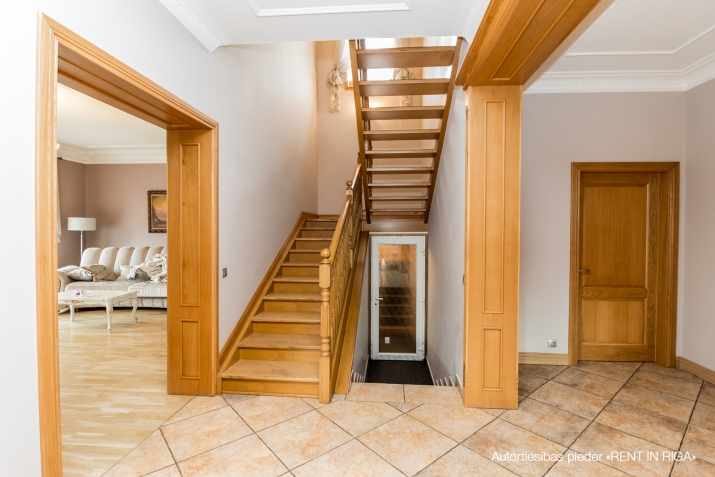 Izīrē māju, Mēmeles iela 50B, Mārupes novads / 7 500 € 12