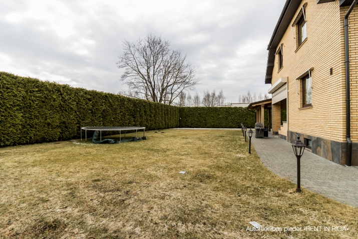 Izīrē māju, Mēmeles iela 50B, Mārupes novads / 7 500 € 21