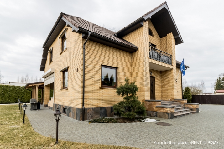 Izīrē māju, Mēmeles iela 50B, Mārupes novads / 7 500 € 22