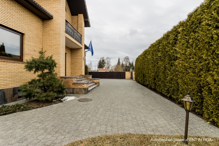 Izīrē māju, Mēmeles iela 50B, Mārupes novads / 7 500 € 23