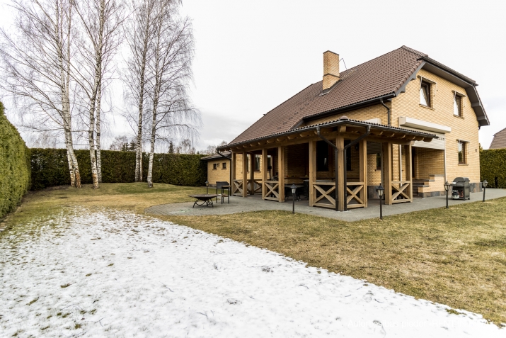 Izīrē māju, Mēmeles iela 50B, Mārupes novads / 7 500 € 25