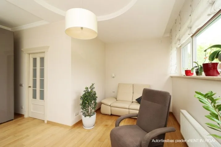 Izīrē dzīvokli, Mellužu prospekts iela 77, Jūrmala, Melluži / 1 600 € 8