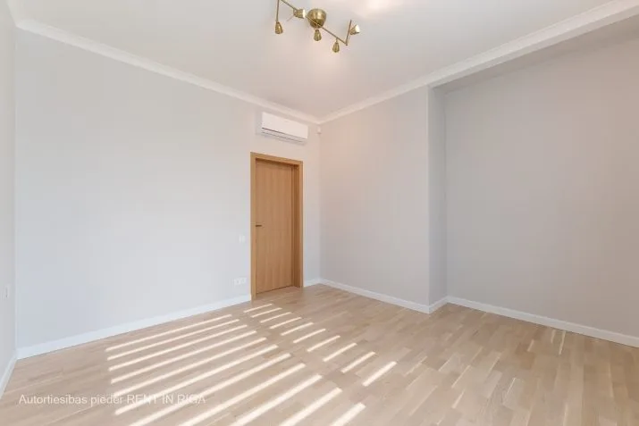 Izīrē māju, Lielā iela 26, Mārupes novads, Mārupe / 1 400 € 12