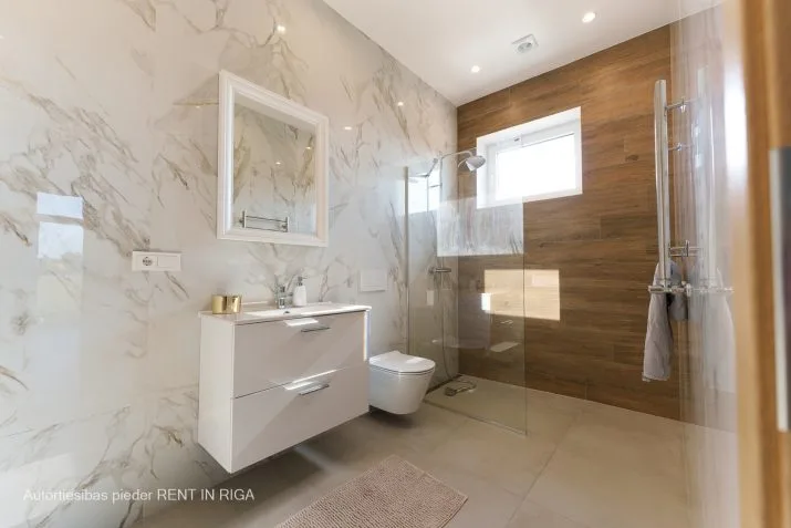 Izīrē māju, Lielā iela 26, Mārupes novads, Mārupe / 1 400 € 10