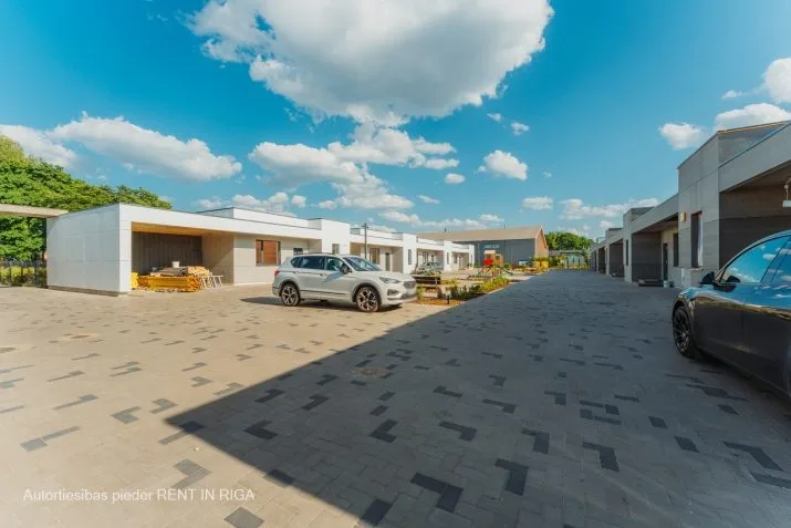 Izīrē māju, Lielā iela 26, Mārupes novads, Mārupe / 1 400 € 20