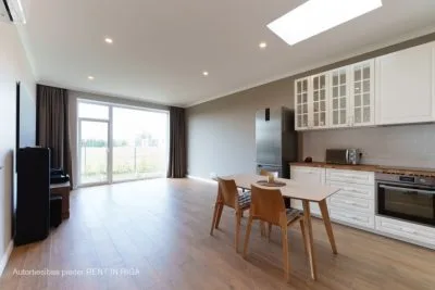 Izīrē māju, Lielā iela 26, Mārupes novads, Mārupe / 1 400 € 3