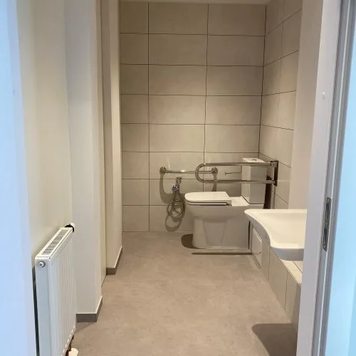 Stacijas laukums 2 8