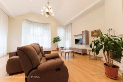 Izīrē māju, Lauvu iela 1, Rīga, Labais krasts, Berģi / 1 650 € 5