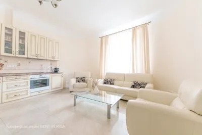 Pārdod dzīvokli, Dzirnavu iela 31, Rīga, Labais krasts, Centrs / 300 000 € 1