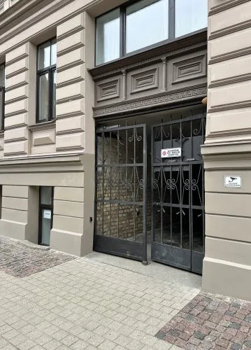 Pārdod dzīvokli, Kalpaka bulvāris iela 10, Rīga, Labais krasts, Centrs / 25 000 € 2