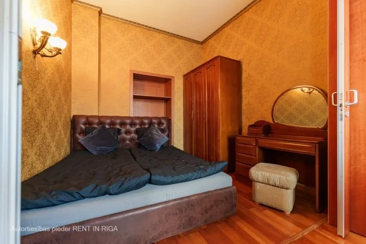 Pārdod dzīvokli, Skarņu iela 9, Rīga, Labais krasts, Centrs / 215 000 € 10