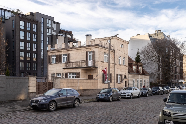 Emīla Melngaiļa iela 6 1