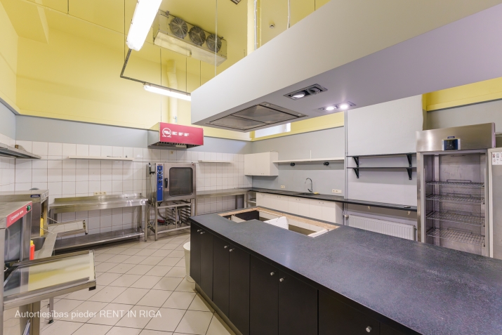 Izīrē tirdzniecības telpas, Citadeles iela 3, Rīga, Labais krasts, Centrs / 2 174 € 3