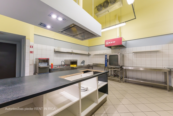 Izīrē tirdzniecības telpas, Citadeles iela 3, Rīga, Labais krasts, Centrs / 2 174 € 4