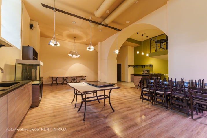 Izīrē tirdzniecības telpas, Citadeles iela 3, Rīga, Labais krasts, Centrs / 2 174 € 2