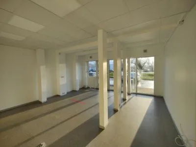 Izīrē tirdzniecības telpas, Latgales iela 425a, Rīga, Labais krasts, Ķengarags / 850 € 5