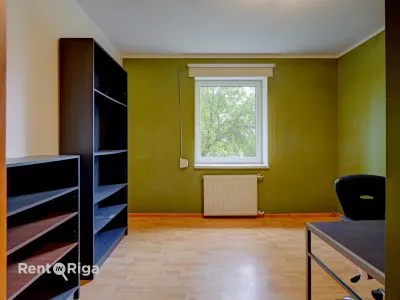 A spacious, bright and sunny 3-room apartment is available for long-term rent in Purvciems, Mārcienas street 2, Rīga, Labais krasts, Purvciems / 400 € 12
