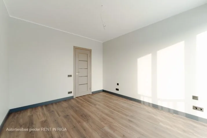 Mežmalas iela 10 12