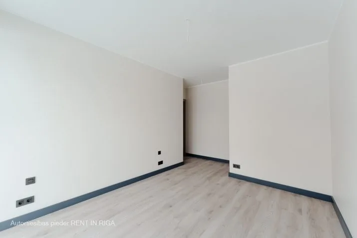 Mežmalas iela 10 12