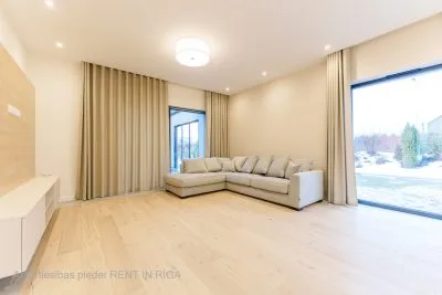 Pārdod māju, Jomas iela 8, Babītes novads, Babītes pagasts, Piņķi / 680 000 € 2