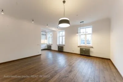 Izīrē dzīvokli, Aleksandra Čaka iela 36, Rīga, Labais krasts, Centrs / 900 € 1