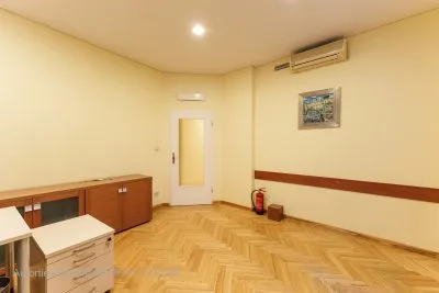 Izīrē tirdzniecības telpas, Doma laukums 1A, Rīga, Labais krasts, Vecrīga / 1 716 € 8