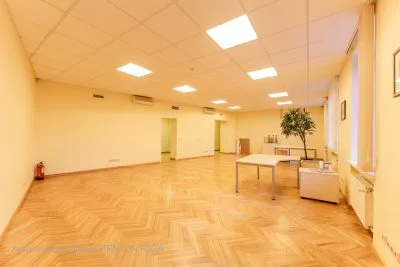 Izīrē tirdzniecības telpas, Doma laukums 1A, Rīga, Labais krasts, Vecrīga / 1 716 € 1