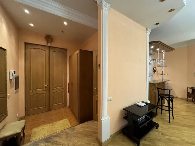 Izīrē dzīvokli, Alfrēda Kalniņa iela 4, Rīga, Labais krasts, Centrs / 750 € 16