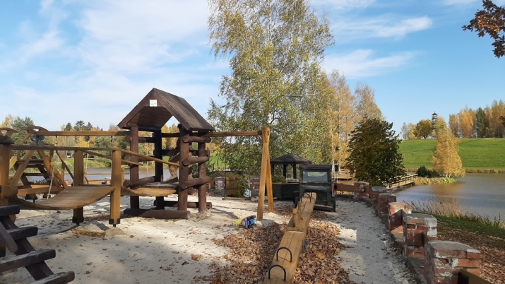 Trīssaliņas iela x 11