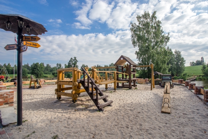 Trīssaliņas iela x 27
