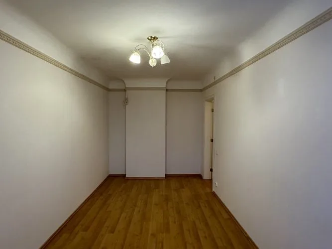 Izīrē dzīvokli, Ādmiņu iela 8, Rīga, Labais krasts, Centrs / 400 € 4