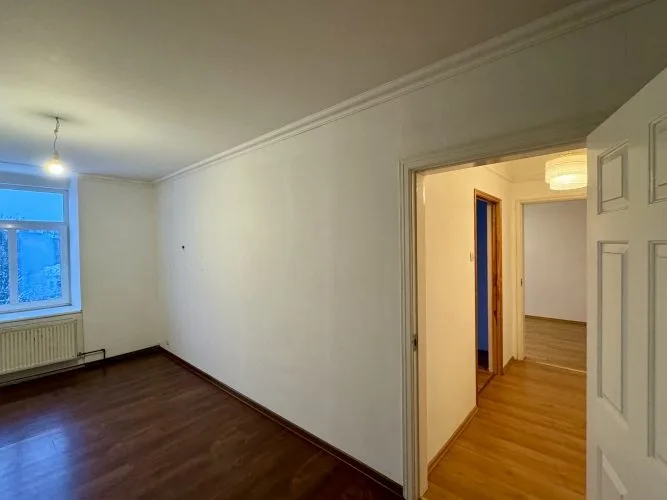 Izīrē dzīvokli, Ādmiņu iela 8, Rīga, Labais krasts, Centrs / 400 € 10