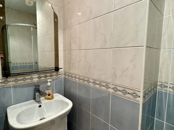 Izīrē dzīvokli, Ādmiņu iela 8, Rīga, Labais krasts, Centrs / 400 € 14