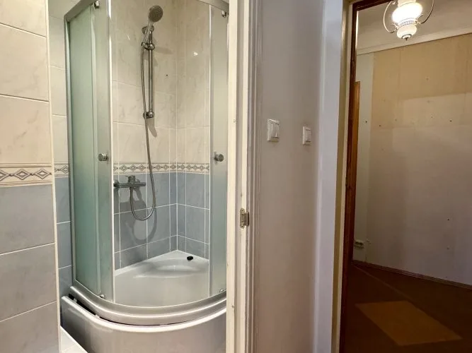 Izīrē dzīvokli, Ādmiņu iela 8, Rīga, Labais krasts, Centrs / 400 € 15