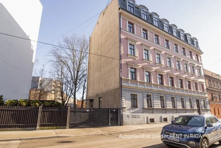 Izīrē dzīvokli, Ādmiņu iela 8, Rīga, Labais krasts, Centrs / 400 € 19