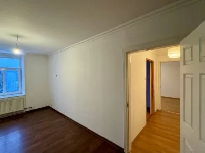 Izīrē dzīvokli, Ādmiņu iela 8, Rīga, Labais krasts, Centrs / 400 € 10