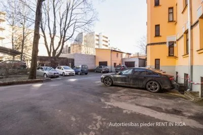 Izīrē dzīvokli, Ādmiņu iela 8, Rīga, Labais krasts, Centrs / 400 € 20