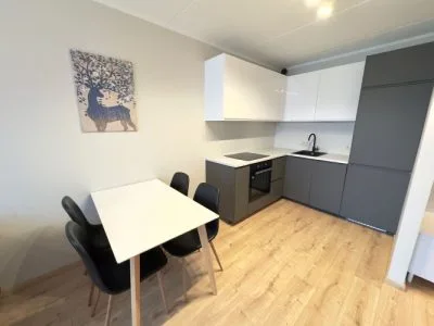 Pārdod dzīvokli, Dzelzavas iela 108, Rīga, Labais krasts, Purvciems / 110 000 € 2