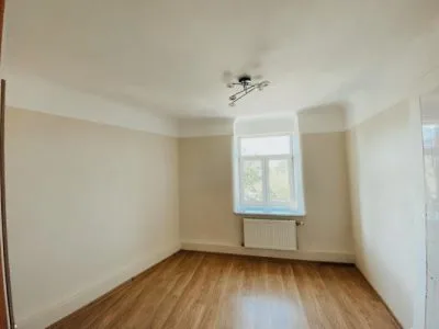 Izīrē dzīvokli, Ādmiņu iela 8, Rīga, Labais krasts, Centrs / 380 € 4